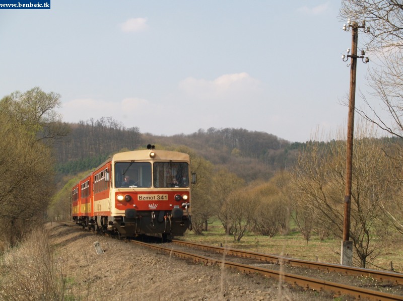 Bzmot 341 rkezik Szokolya fell fot