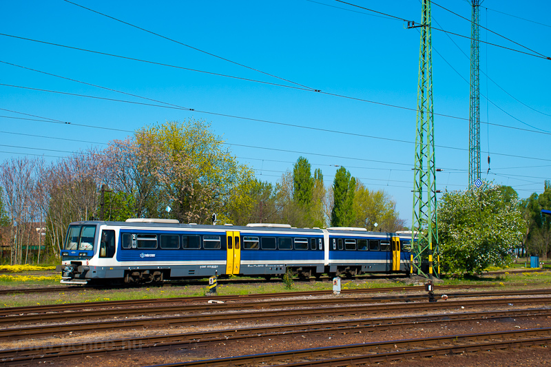 The MÁV-START 415 002 seen  picture