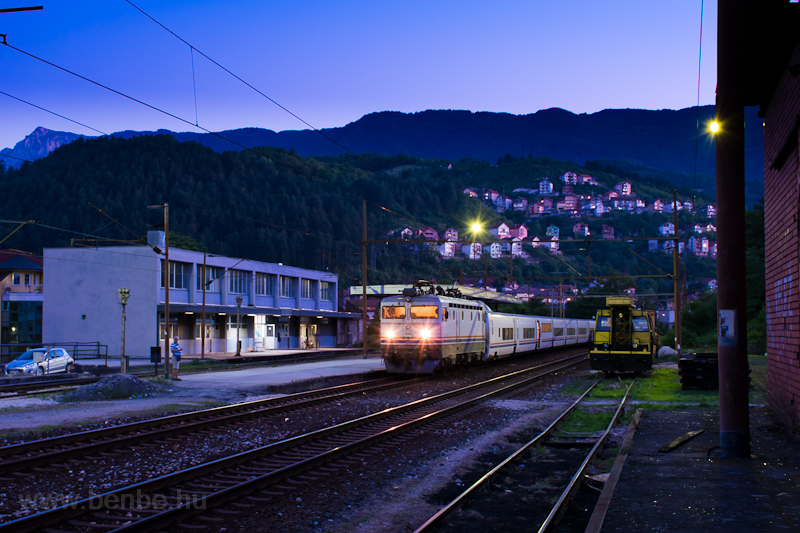 A ŽFBH 441 908 Konjic llomson Talgo-szerelvnnyel fot