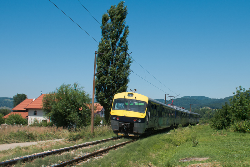 An unidentified ŽFBH 411  seen between Buzići and Porječani photo