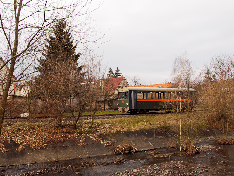 A Kirlyrti Erdei Vast M06-401 plyaszm "Tbi" motorkocsija Morg s Kismaros kztt fot