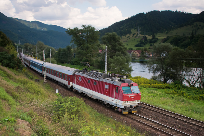 The ŽSSK 350 006-3 seen between Ruzomberok-Rybrpole and Hrboltov photo