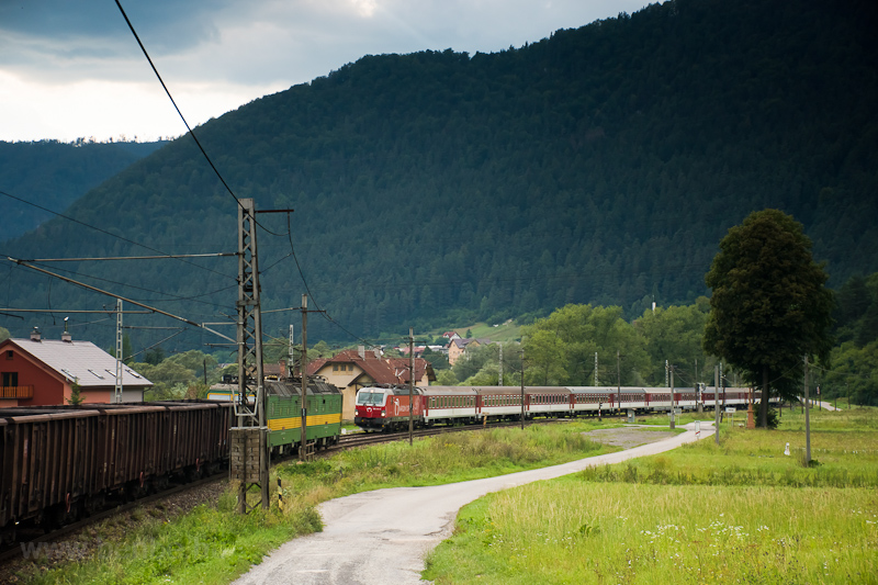 A ŽSSK 383 101-3 plyaszm szlovk Vectron Hrbolt s Rzsahegyi fongyr kztt fot