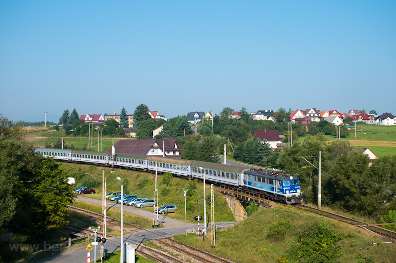 The PKP InterCity EP07 385 seen between Rokiciny Podhalanskie and Skawa Srodkowa photo