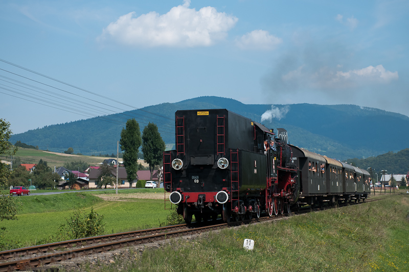 The PKP Ol49-69 seen between Mszana Dolna and Rabka Zaryte photo