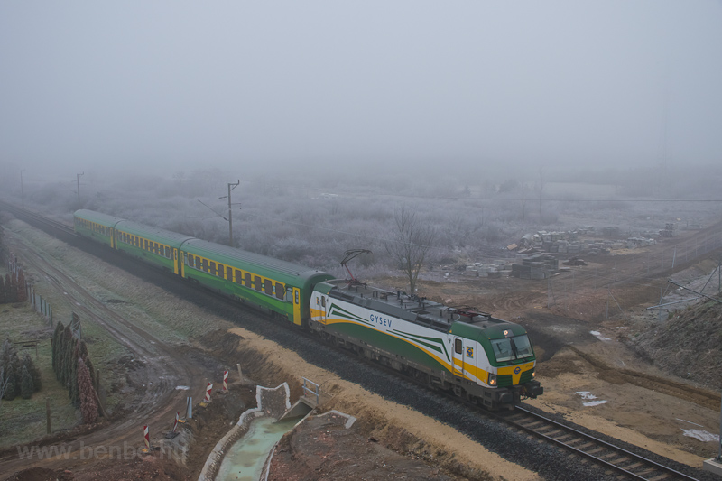 Az GYSEV 471 006 pályaszámú Siemens Vectron egy InterCity vonattal Balffürdő és Sopron között fotó
