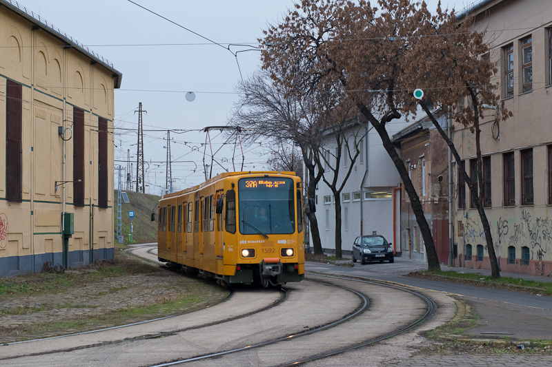 A BKV TW6000 1592 plyaszm Hannoveri villamosa Kőbnya felső llomson a 37A vonalon fot