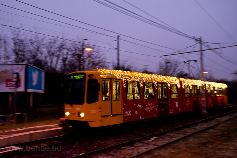 A BKV TW6000 1511 fényvillamosa Határ úton fotó