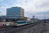 A MÁV-START 431 226 Pestszentlőrinc állomáson egy szegedi hibrid-IC-vel