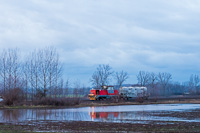 A MV-START 478 303 Edelny s Edelny als kztt a cementsilkocsit tovbbt tolats tehervonatval