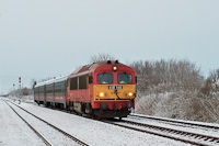 A MÁV-START 418 146 Mátravidéki Erőmű és Lőrinci között a frissen hullott hóban