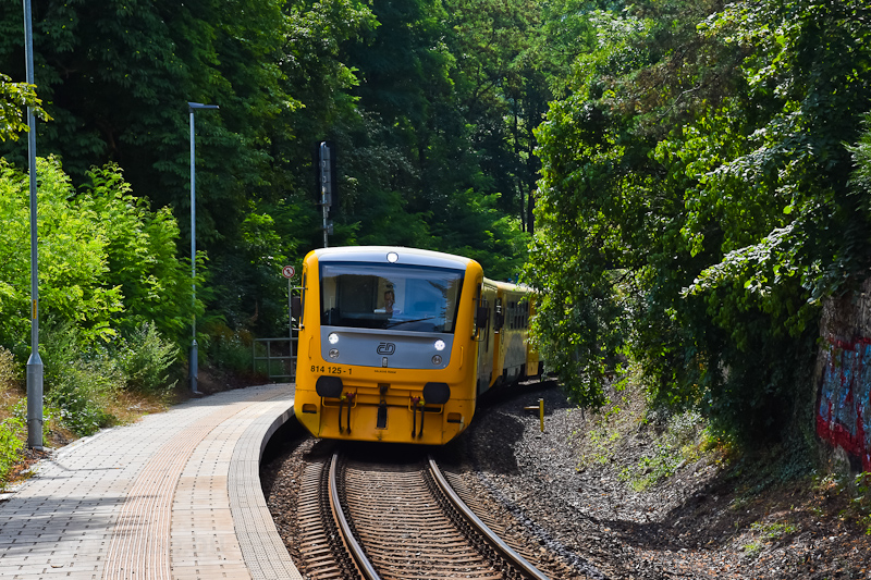 A ČD 814 125-1 Praha-Hlubočepy megllhelyen fot