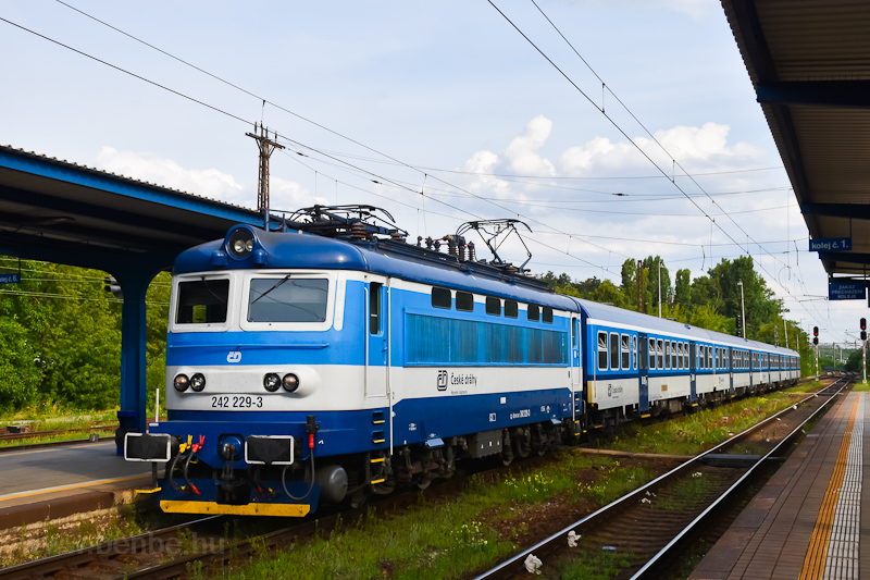 The ČD 242 229-3 seen  photo