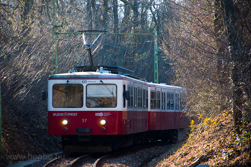 A BKV 57 plyaszm fogaskerekű vasti motorkocsija Művsz t s Szchenyi-hegy kztt fot