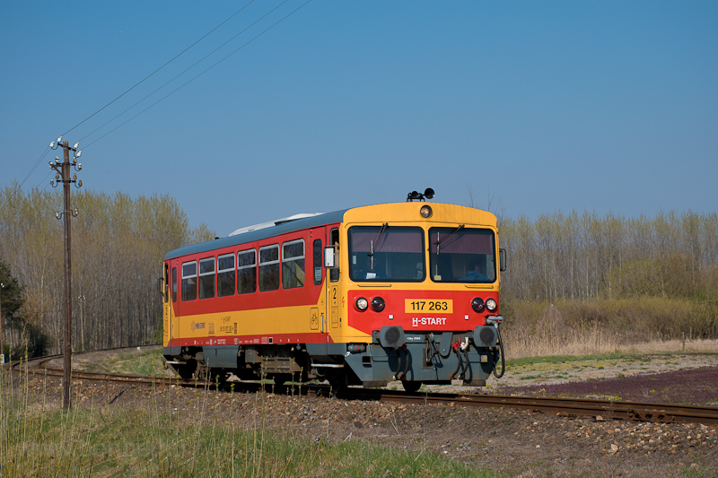 The MÁV-START 117 263 seen  picture