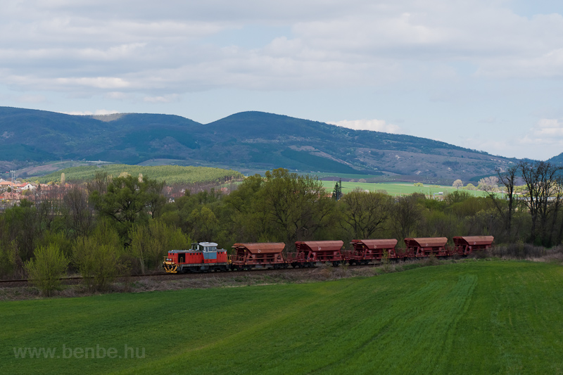 A MV-START 478 235 Mtraszőlős-Hasznos s Pszt kztt doztorvonattal fot