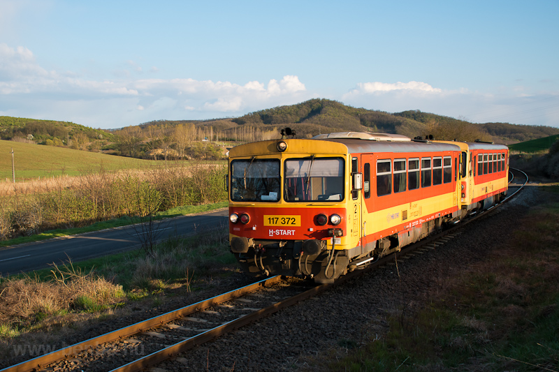 The MV-START 117 372 seen between Ngrdkvesd and Becske als photo