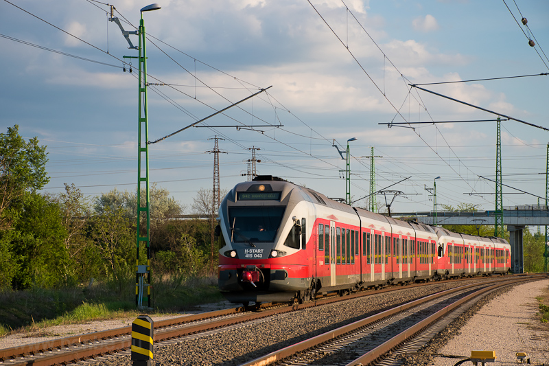 The MÁV-START 415 043 red F picture