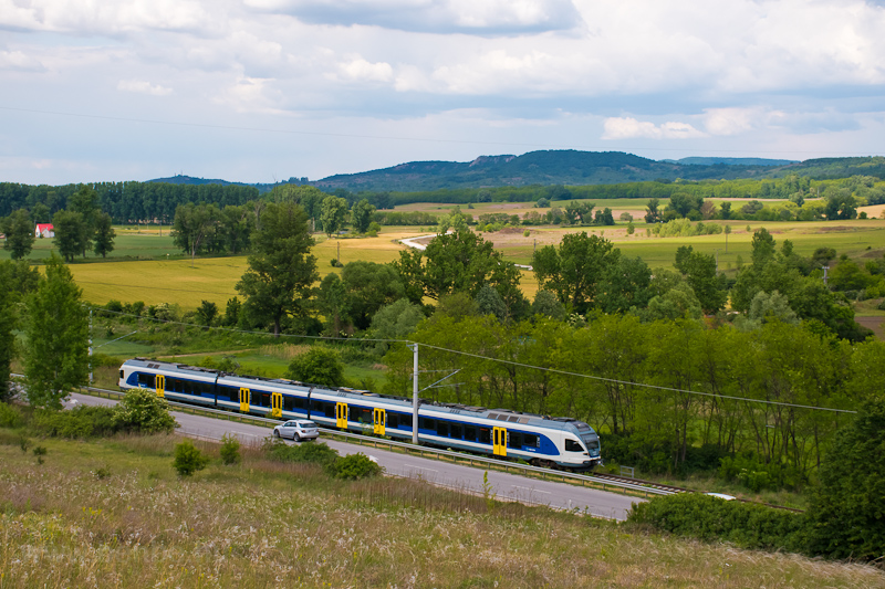 The MÁV-START 415 073 seen  picture