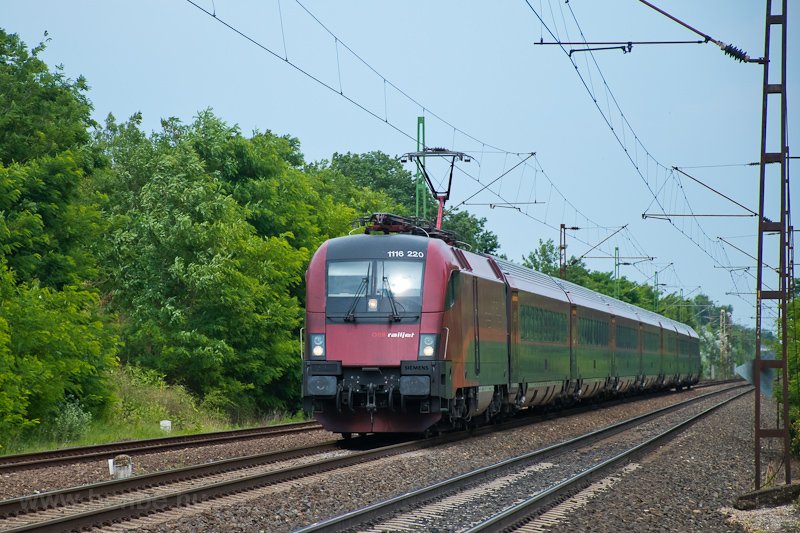 Az BB 116 220 Nagyszentjnos s Győrszentivn kztt Railjet-vonattal fot