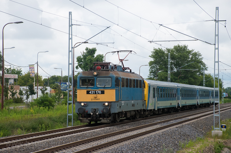 The MÁV-START 431 176 seen  picture