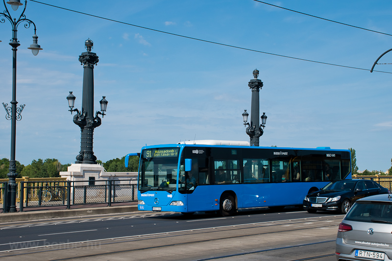 Mercedes busz a MArgit-hdon fot