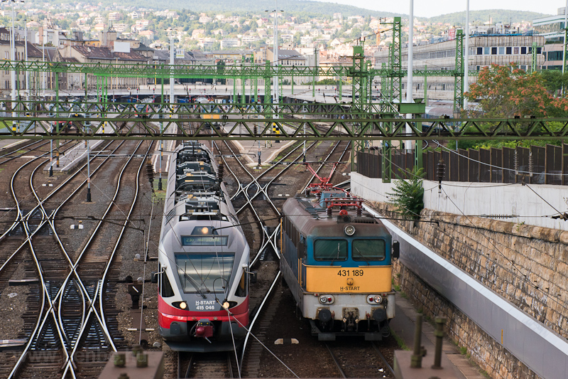 A MV-START 416 046 plyaszm piros FLIRT s a 431 189 plyaszm Szili Budapest - Dli plyaudvaron fot