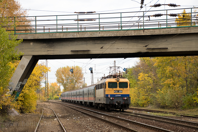 A MV-START 432 256 plyaszm Papagj-Szili Rkosrendező llomson, a Rkosrendező s Istvntelek kztti fzishatrnl fot