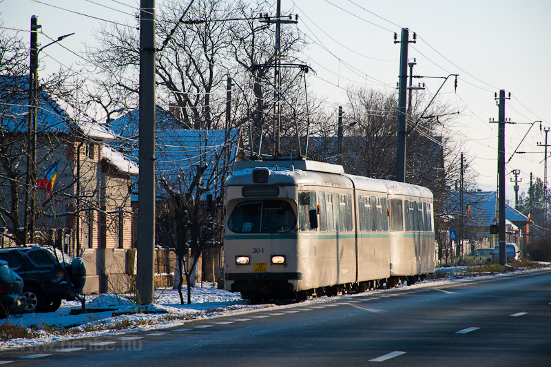 A CTP Arad (Aradi Kzssgi Kzlekedsi Trsasg) DWAG 304 ptkocsival az Arad-Gyorok tvolsgi villamosvonalon (interurbnon) fot