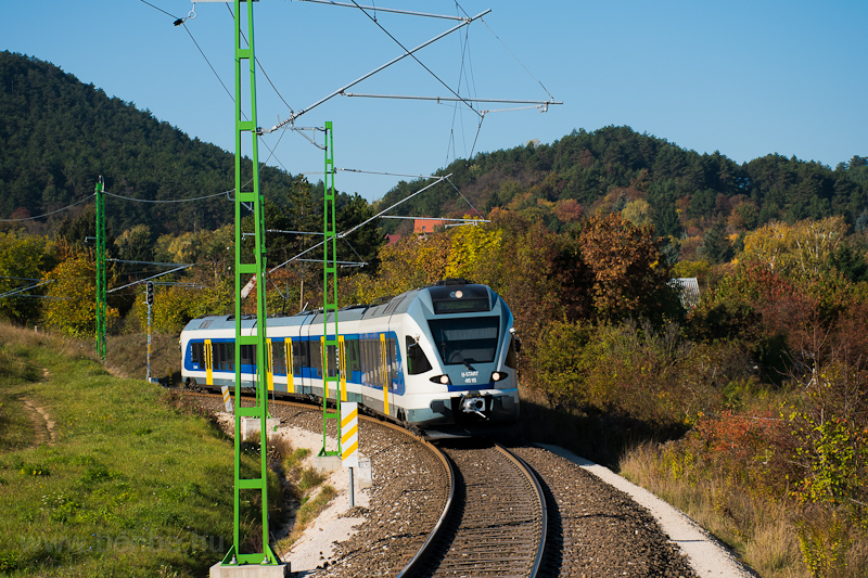 The MÁV-START 415 115 seen  picture