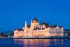 A budapesti Parlament a kék órában