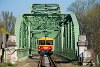 The MV-START 117 263 seen between Tiszaug-Tiszahdfő and Lakitelek on the former shared road-rail bridge