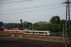 A MÁV-START 415 097 pályaszámú kék Stadler FLIRT és a 415 044 pályaszámú piros FLIRT motorvonata Érd és Százhalombatta között, úgynevezett Postairón formációban