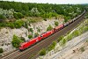 Az ÖBB 1116  019-1 és a 1116 073-8 Bicske és Szár között tartálykocsikból álló tehervonattal