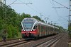 A MÁV-START 415 038 pályaszámú piros Stadler FLIRT motorvonat Nagyszentjános és Győrszentiván között, hátul a 415 006