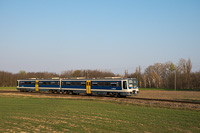 The MÁV-START 416 029 Metrowagonmash diesel multiple unit seen between Kecskemét and Alsóúrrét