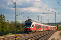 A MÁV-START 415 043 piros FLIRT Érd állomáson