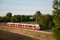 A MÁV-START 415 047 piros FLIRT Érd állomáson