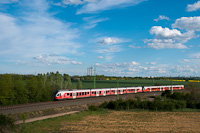 The MÁV-START 415 010 and 415 032 Stadler FLIRTs seen between Százhalombatta and Érd