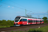 A MÁV-START 425 008 pályaszámú piros Bombardier Talent Öttevény és Abda között