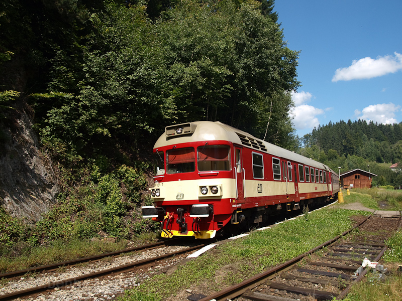 The ČD 854 031-2 seen at Jesenny photo