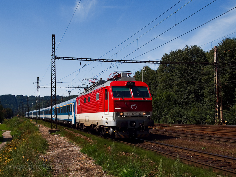 The ŽSSK 350 019-6 seen at sti nad Orlici photo