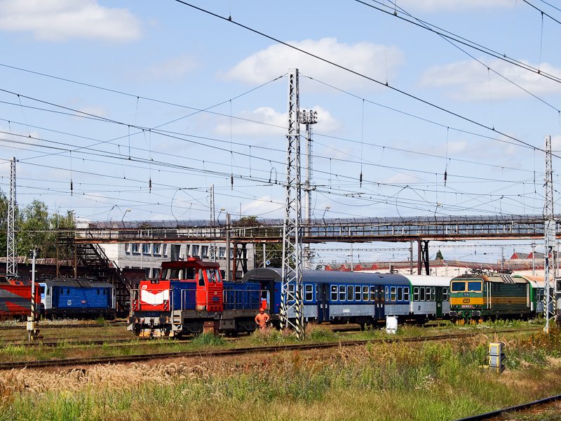 A ČD 163 022-7, 163 084-7, 163 098-8 s 241 217-7 Hradec Kralov hlavn ndraŽi llomson fot