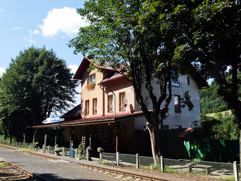 The station building at Mal photo