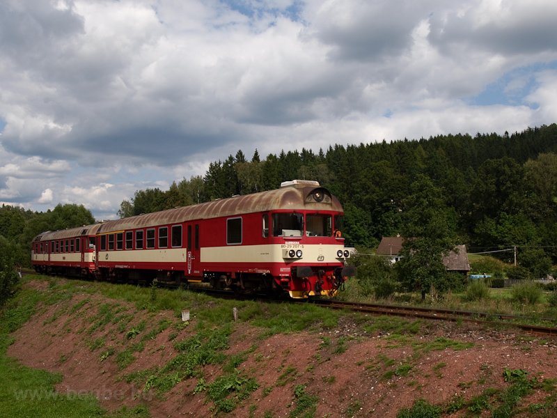 A ČD 80-29 207-5 plyaszm vezrlőkocsi (amit a 854 210-2 tol htulrl) Bl u Star Paky zastvka megllhelynl fot