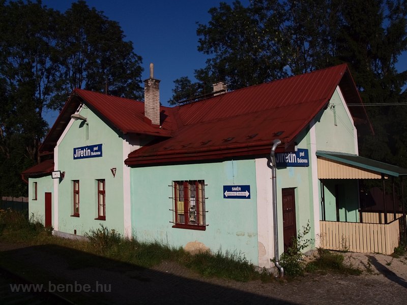 Jiřetin railway stop photo