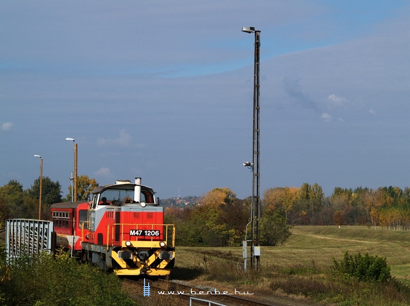 M47 1206 érkezik a személyvonattal Magyarbólyba fotó