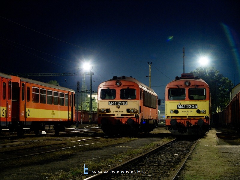 The M41 2305 and M41 2148 at Kaposvár photo