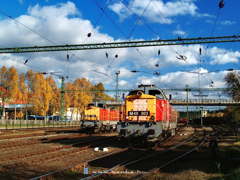The M40 301 and 303 at Kaposvár photo