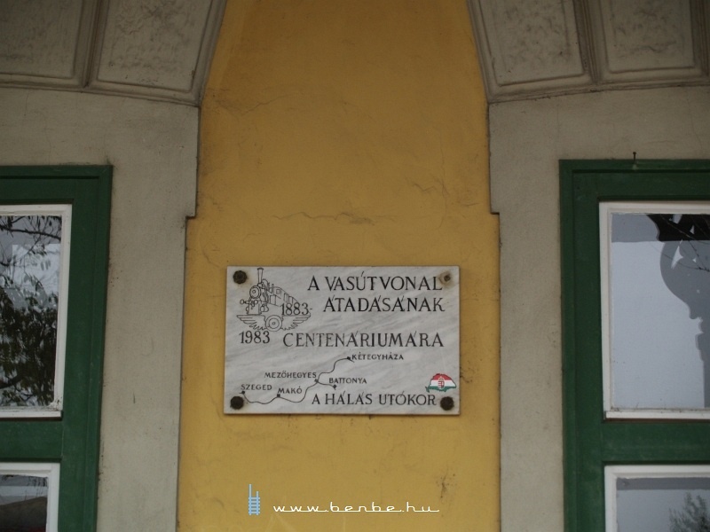 Emléktábla Battonyán fotó